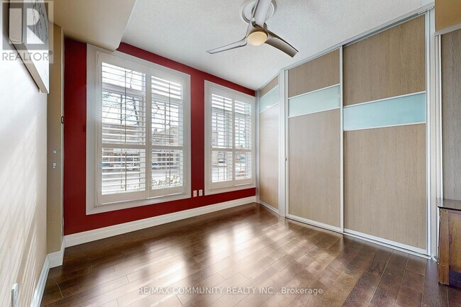 Building Photo - 8 - 3030 LAKESHORE BOULEVARD