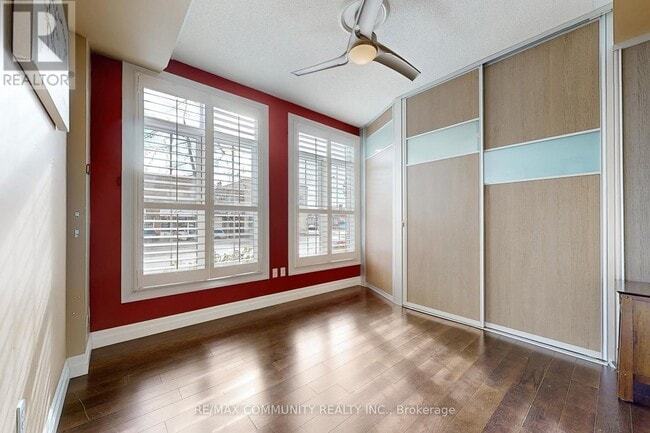 Photo du bâtiment - 8 - 3030 LAKESHORE BOULEVARD