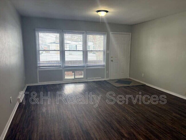 Foto del edificio - 608 Iroquois St