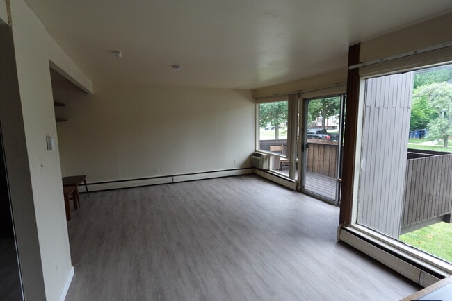 Photo - 832 Packard St Apartments