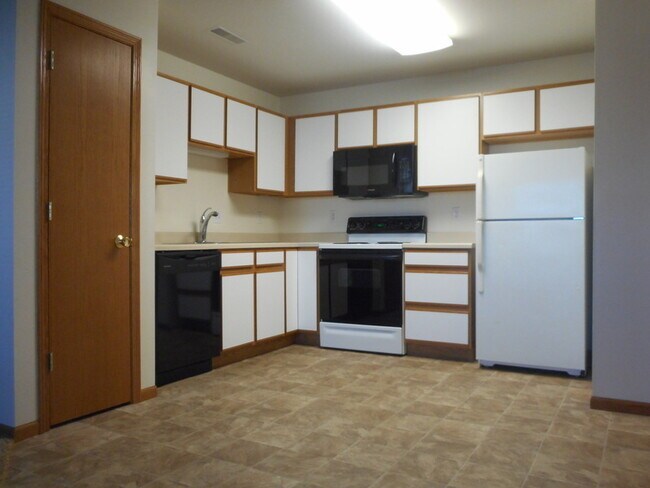 Building Photo - 6615 Creekside Dr NE