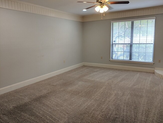 Building Photo - 2 Story Town Home Across from Spring Garde...