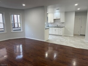 Building Photo - 584 Pompton Ave