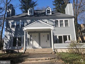 Building Photo - 305 Nassau St