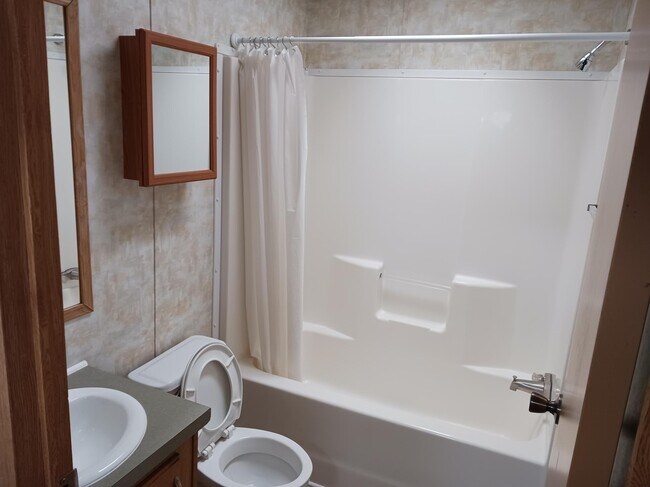 Foto del edificio - 36 Curtis Dr