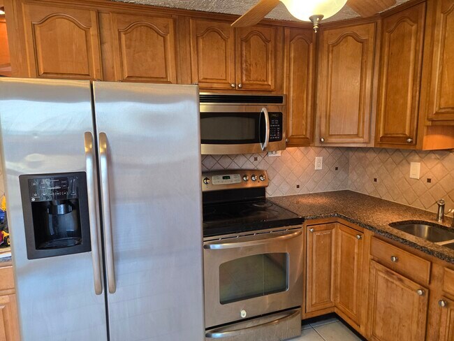 Foto del edificio - 554 Logan St