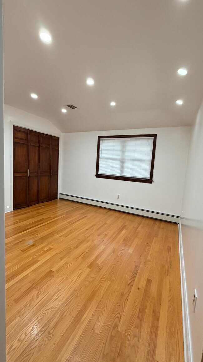 Building Photo - 15716 16th Ave