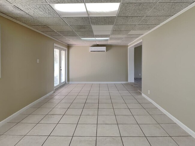 Building Photo - 1711 SW 32nd St
