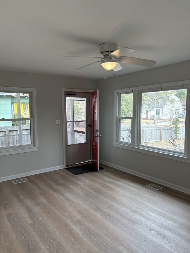 Building Photo - 1948 Monroe St