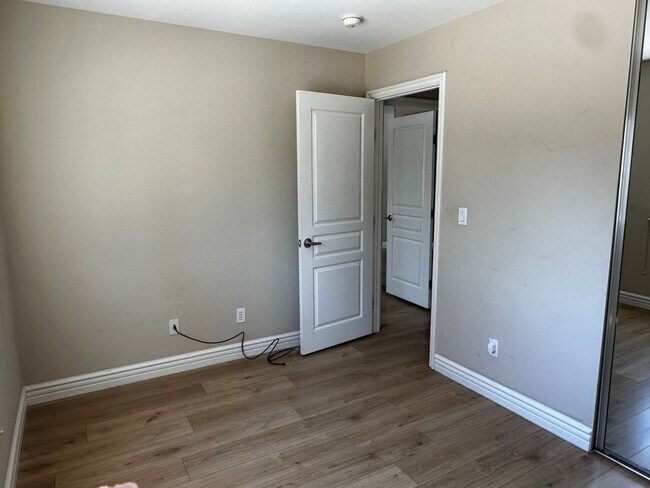 Foto del edificio - Perfectly Appointed Renovated 2 Bedroom 1 Bath Condo in Santa Clara