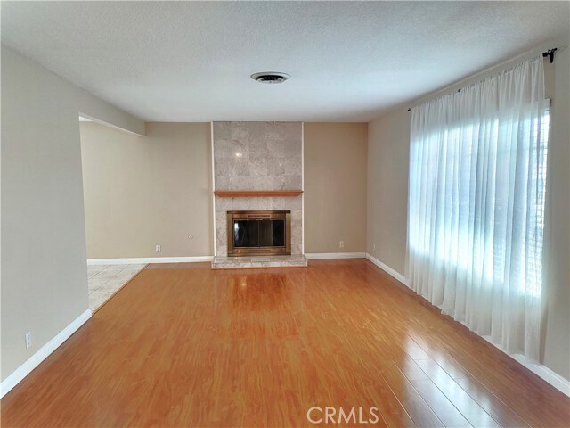 Foto del edificio - 596 N Palm Ave