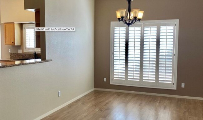 Foto del edificio - 5441 Cove Point Dr