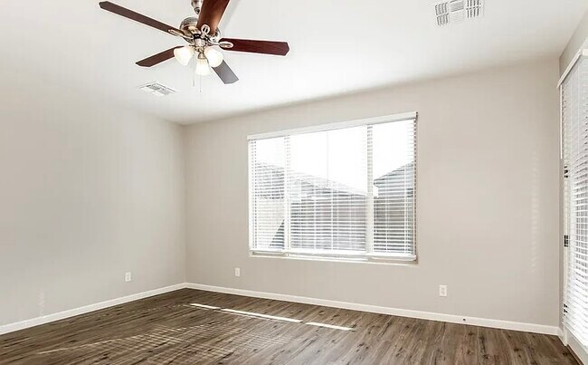 Foto del edificio - 12145 W Patrick Ln