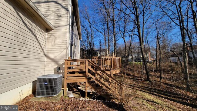 Building Photo - 2205 Blue Valley Dr