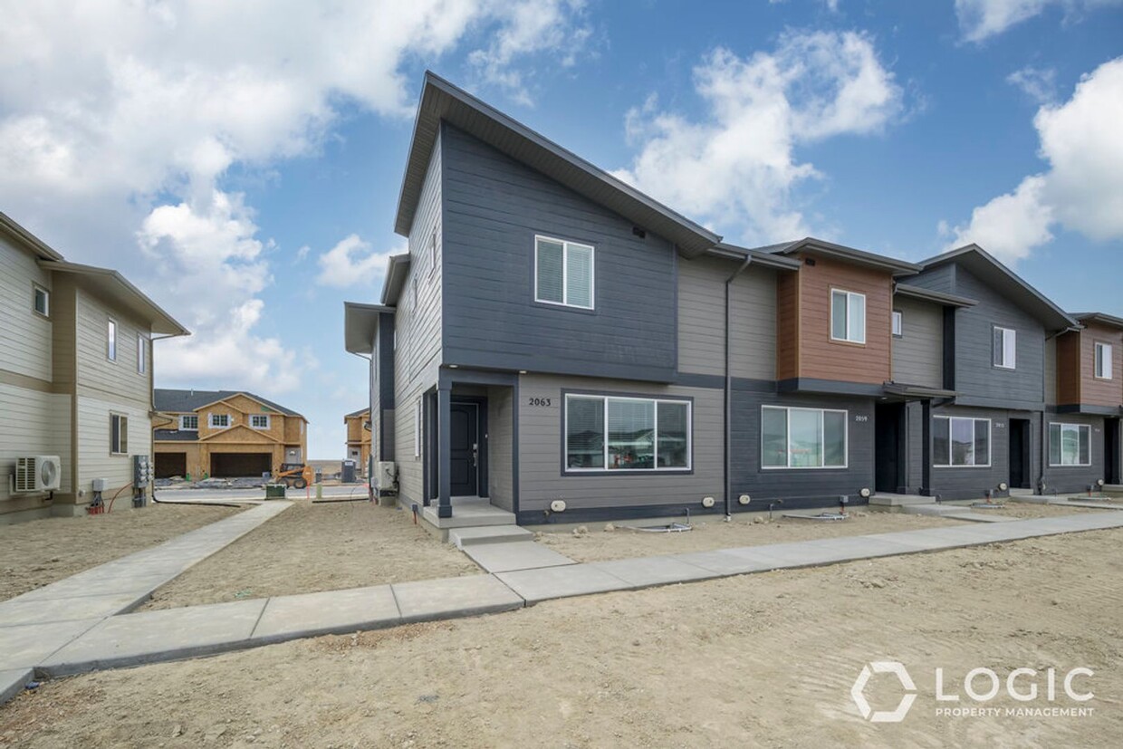 Foto principal - Beautiful Brand New Townhome in Great Eagl...