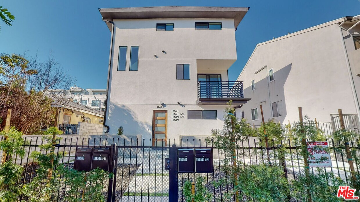 Primary Photo - 11619 Ayres Ave