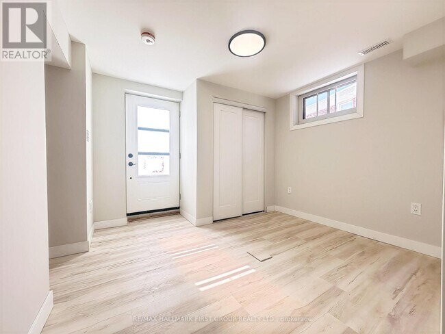 Photo du bâtiment - 714 Tennyson Ave