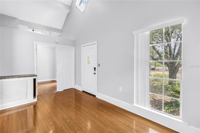 Foto del edificio - 116 16th Ave SE