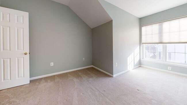 Foto del edificio - Charming 3Bd/2.5Bth 4-level end unit brick...