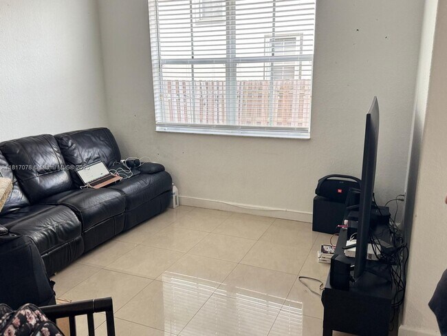 Foto del edificio - 11461 NW 76th St