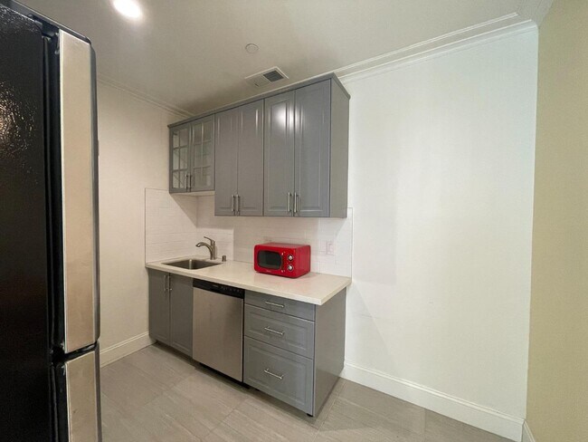 Building Photo - 4170 Coulombe Dr