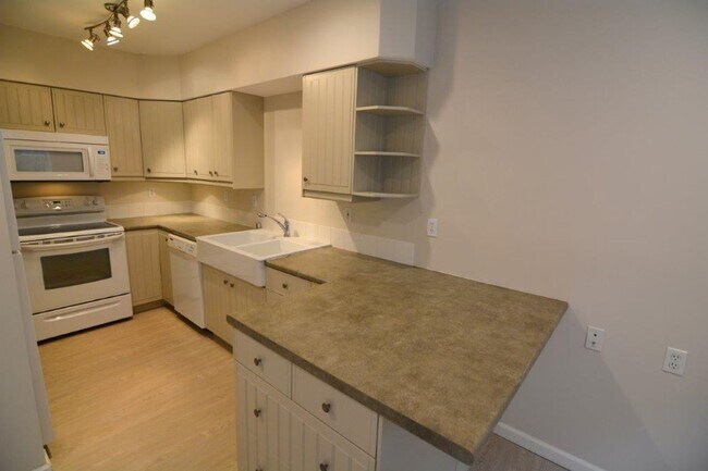 Foto del edificio - Two Bedroom Duplex Unit