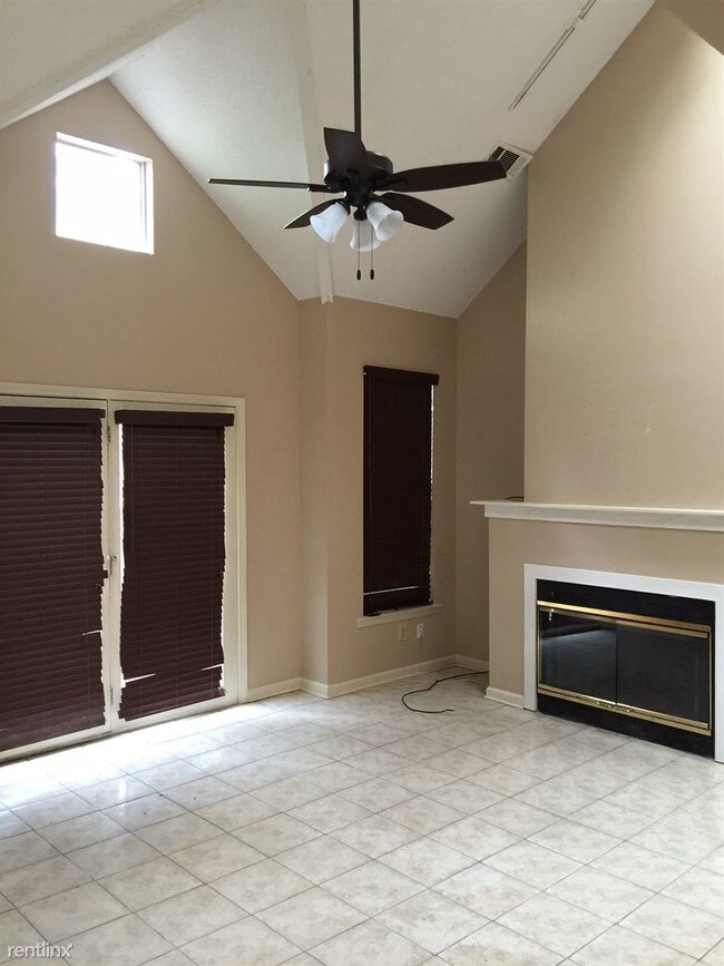 Building Photo - 2 br, 2 bath House - 703 Walnut Woods Cv S