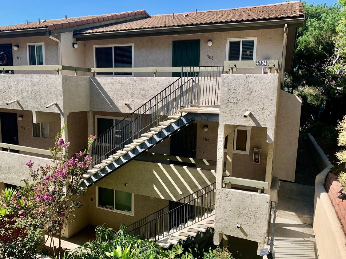 Foto principal - Beautiful 2 bed 2 bath Condo Located in No...