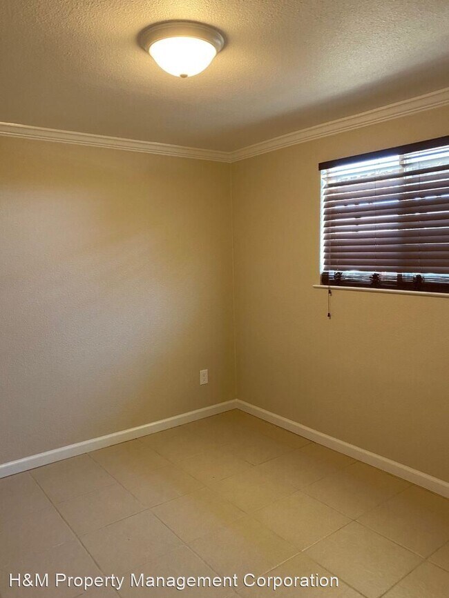Foto del edificio - 7465 Lovers Ln
