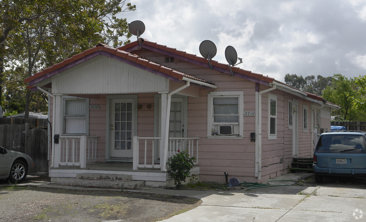 Primary Photo - 2719-2721 Carmen Ave