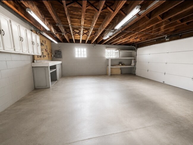 Building Photo - 6925 Elder Ct