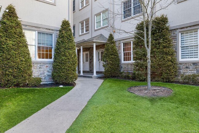 Building Photo - 3307 Parkview Dr