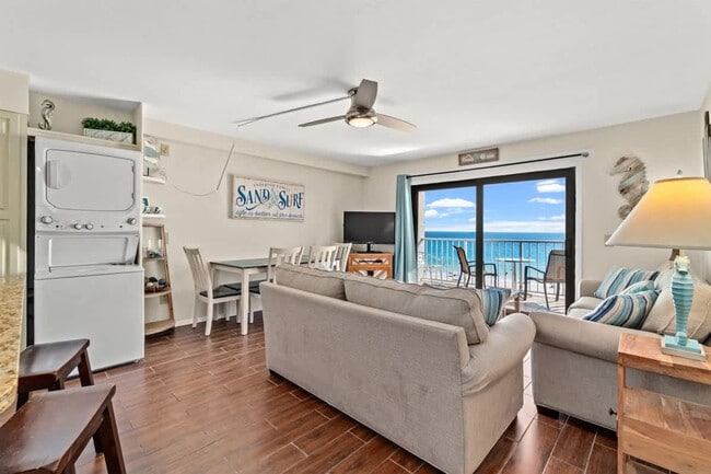 Building Photo - 8743 Thomas Dr