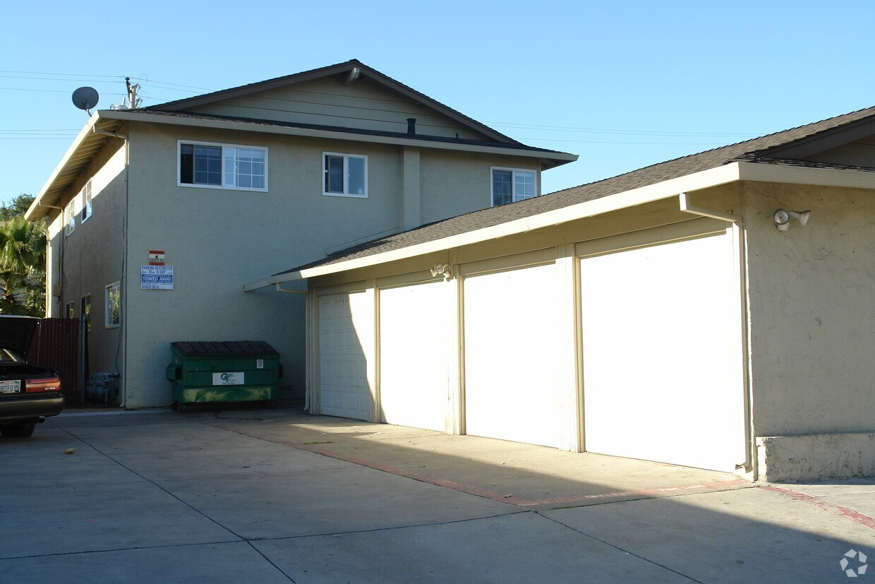 Building Photo - 3148 Williamsburg Dr