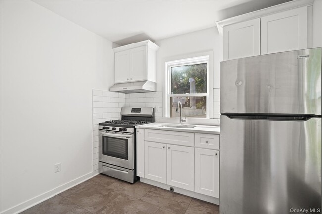 Building Photo - 352 Willett Ave