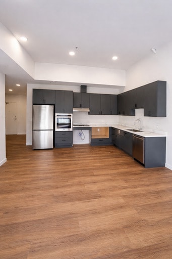 Building Photo - 31 Riel Av