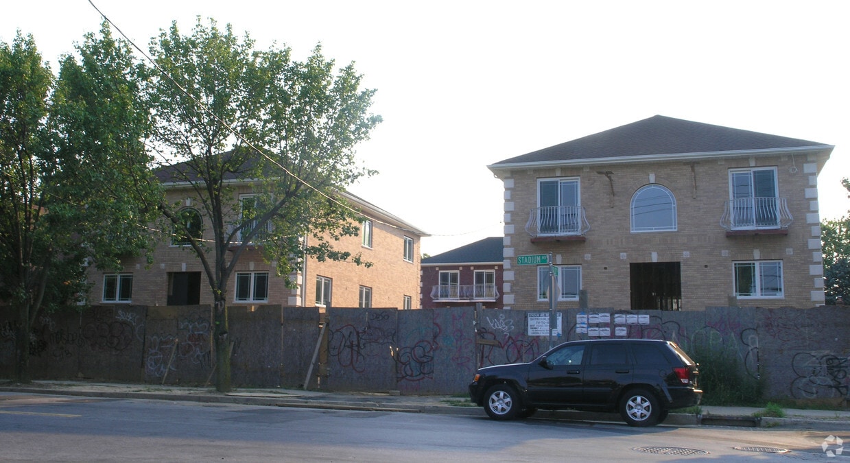 Building Photo - 1325 Stadium Ave