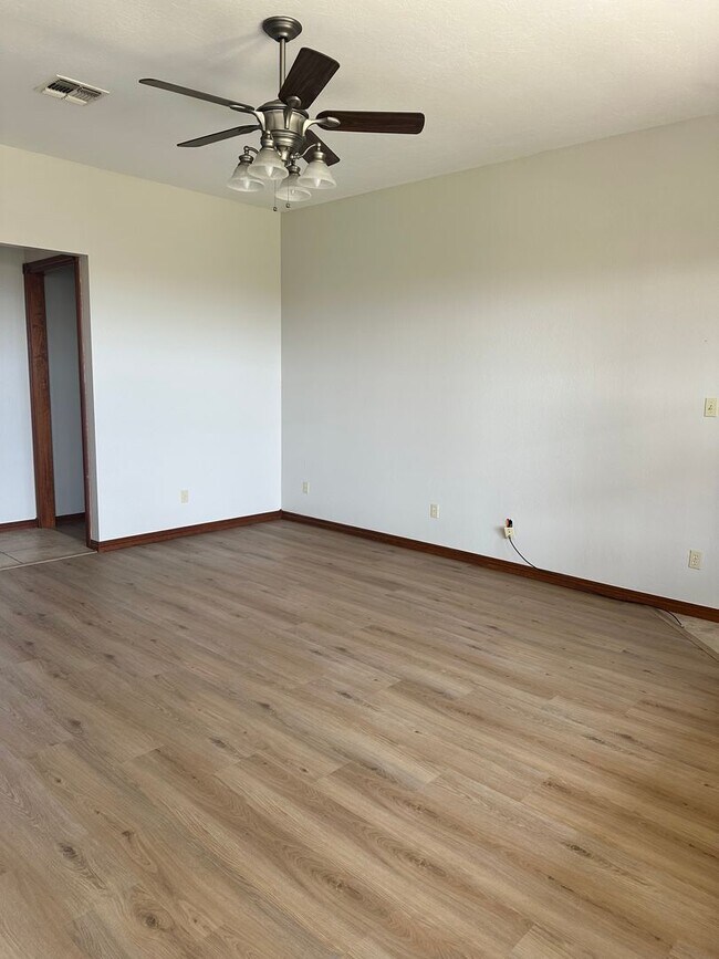 Foto del edificio - Great Home located in Dove Creek!$250.00 o...