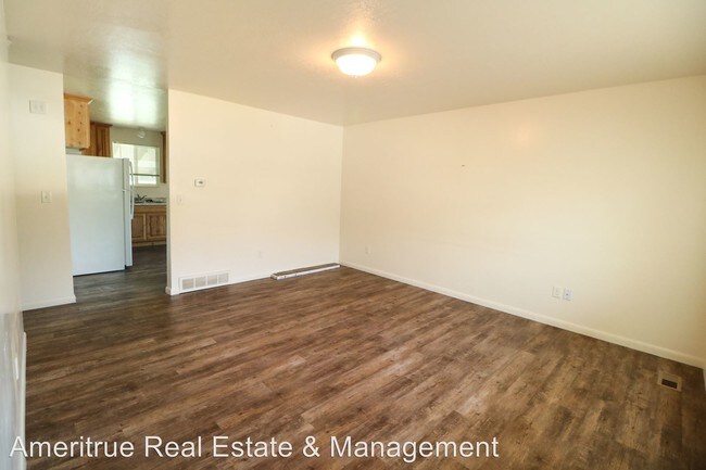 Building Photo - 240 S Cherry Hill Dr