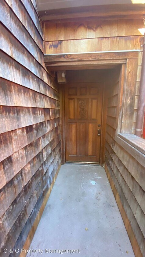 Foto principal - 3 br, 1 bath House - 461 Dela Vina Ave. #206