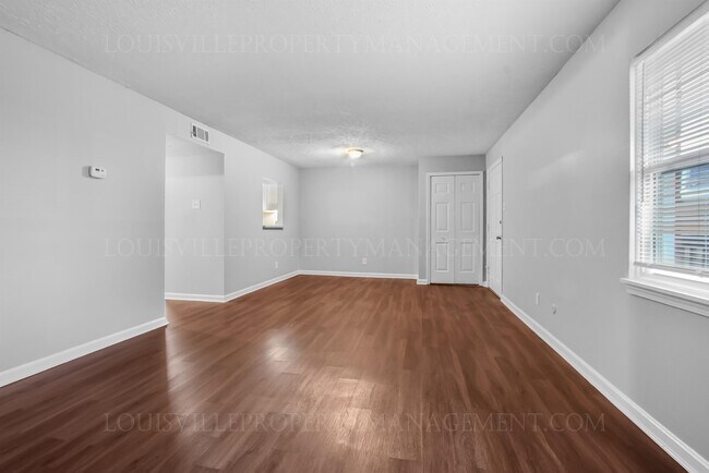 Building Photo - 1002 E Main St