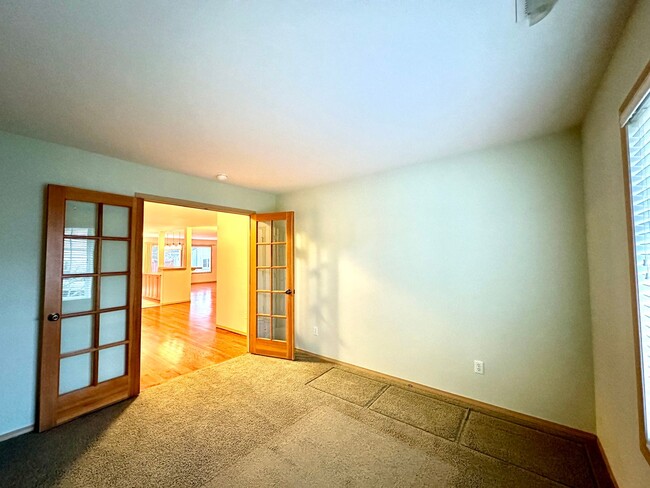 Foto del edificio - 4bd/2.75ba Renton Home