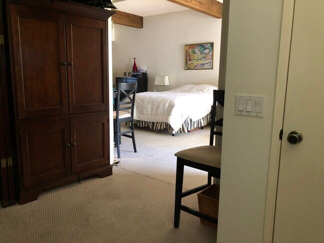 Building Photo - 1575 Palisades Dr