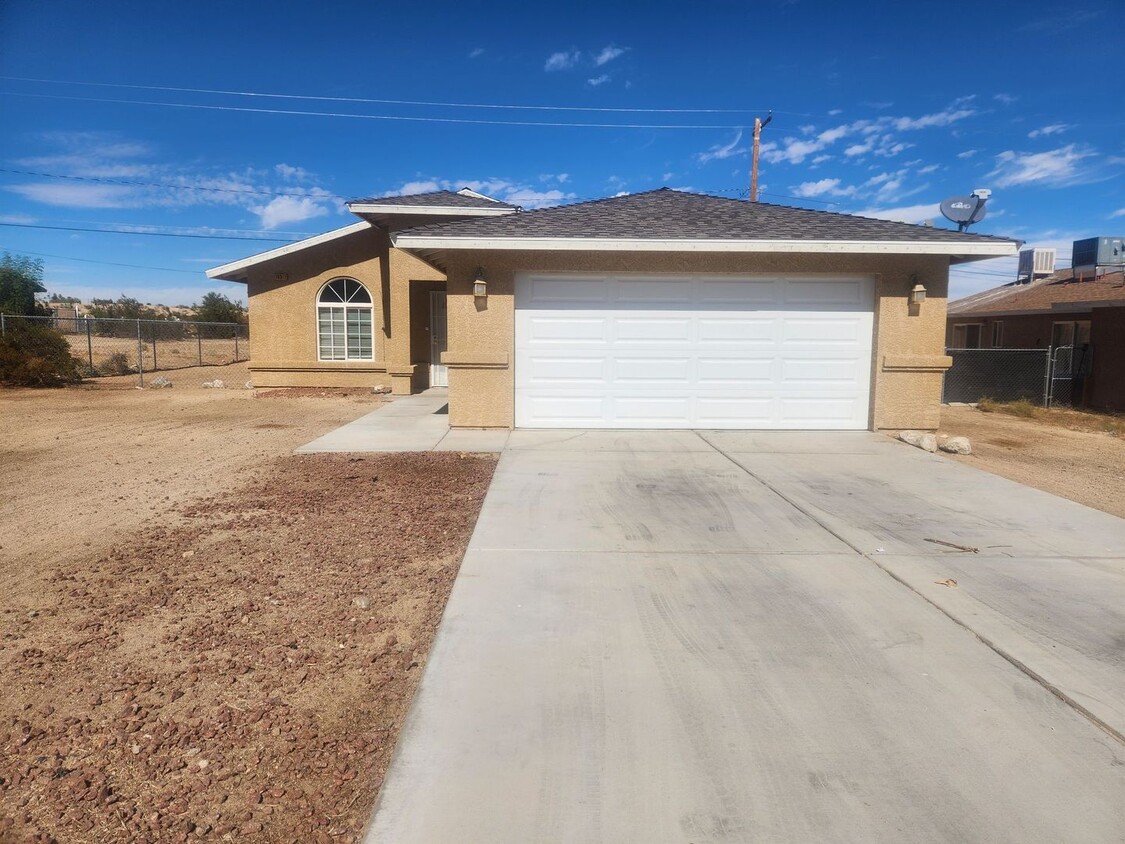 Primary Photo - Great Home Near Downtown 29 Palms