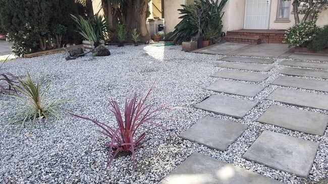 Entrada - 2749 S Sepulveda Blvd