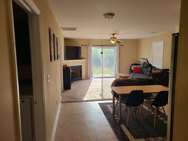 Building Photo - 2 bedroom, 2 bath unfurnished home - Pine Ridge Community - Holly Ridge