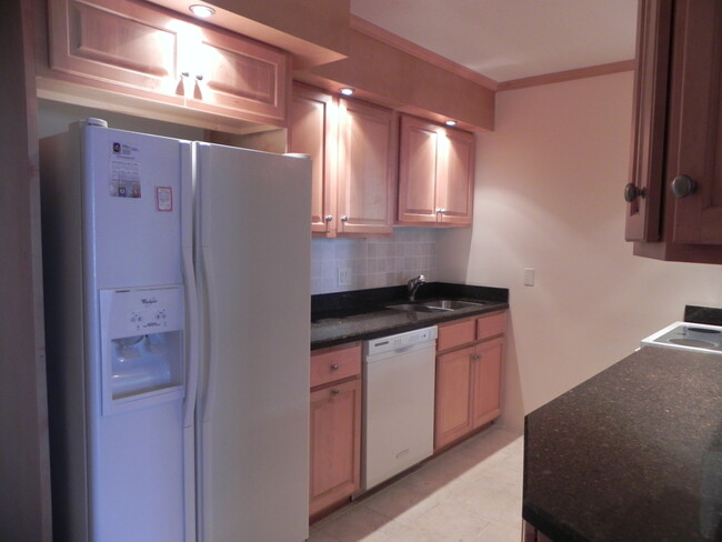 Building Photo - 1575 SW Silver Pine Way