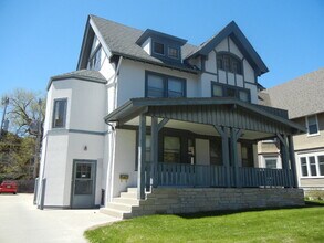 Building Photo - 3125 N Hackett Ave