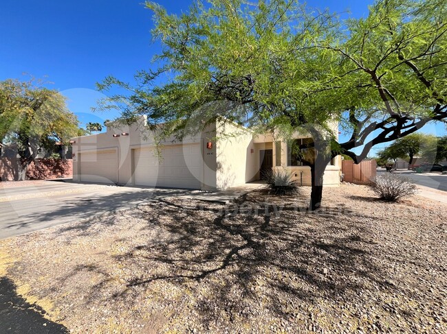 Building Photo - 8142 N Peppersauce Dr
