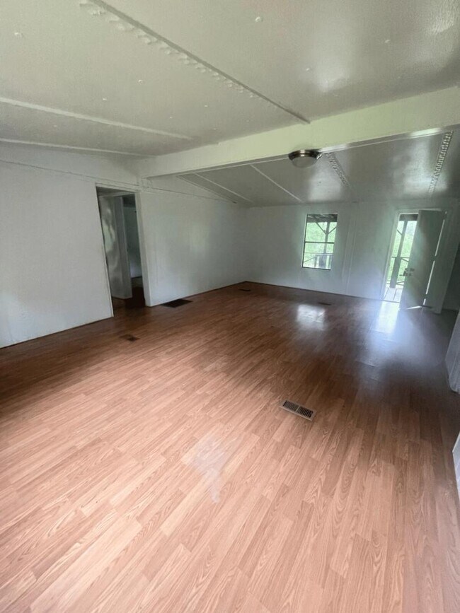 Foto del edificio - 255 Woodville Heights Cir